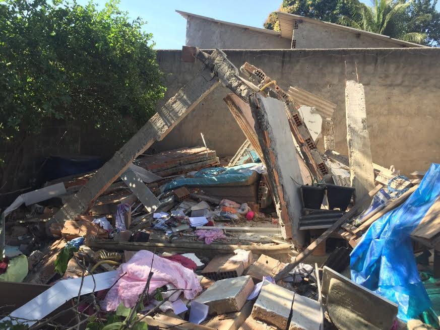 Parte de casa desaba e mata moradora em Cariacica