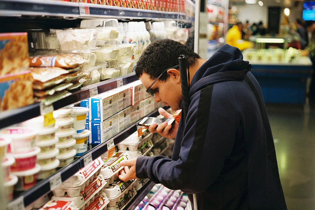 Lei obriga que supermercados do ES forneçam informações em braile