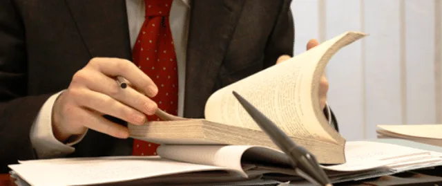 Empresa seleciona advogado trabalhista sênior