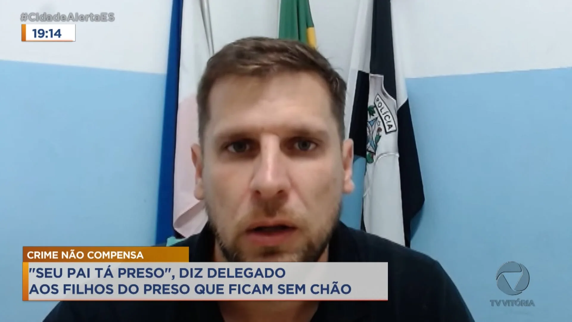 Triste! Delegado dá notícia da prisão do pai para filhos do detido