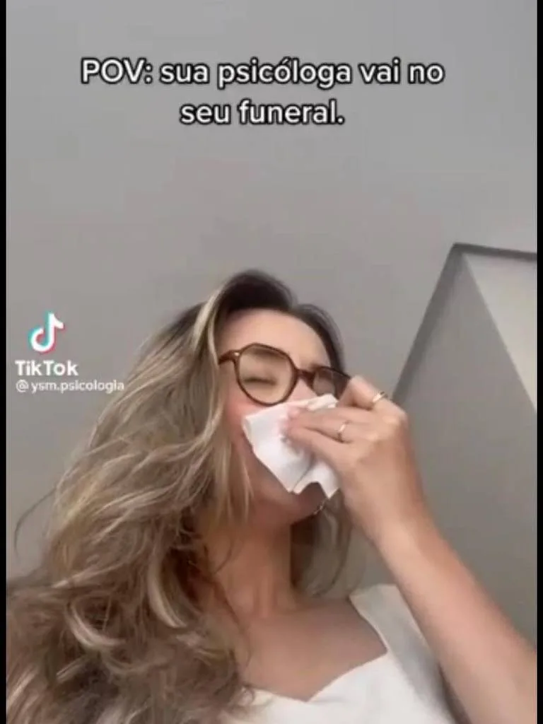 Ética ou humor: Conselho convoca psicóloga do ES que simulou funeral de paciente no TikTok