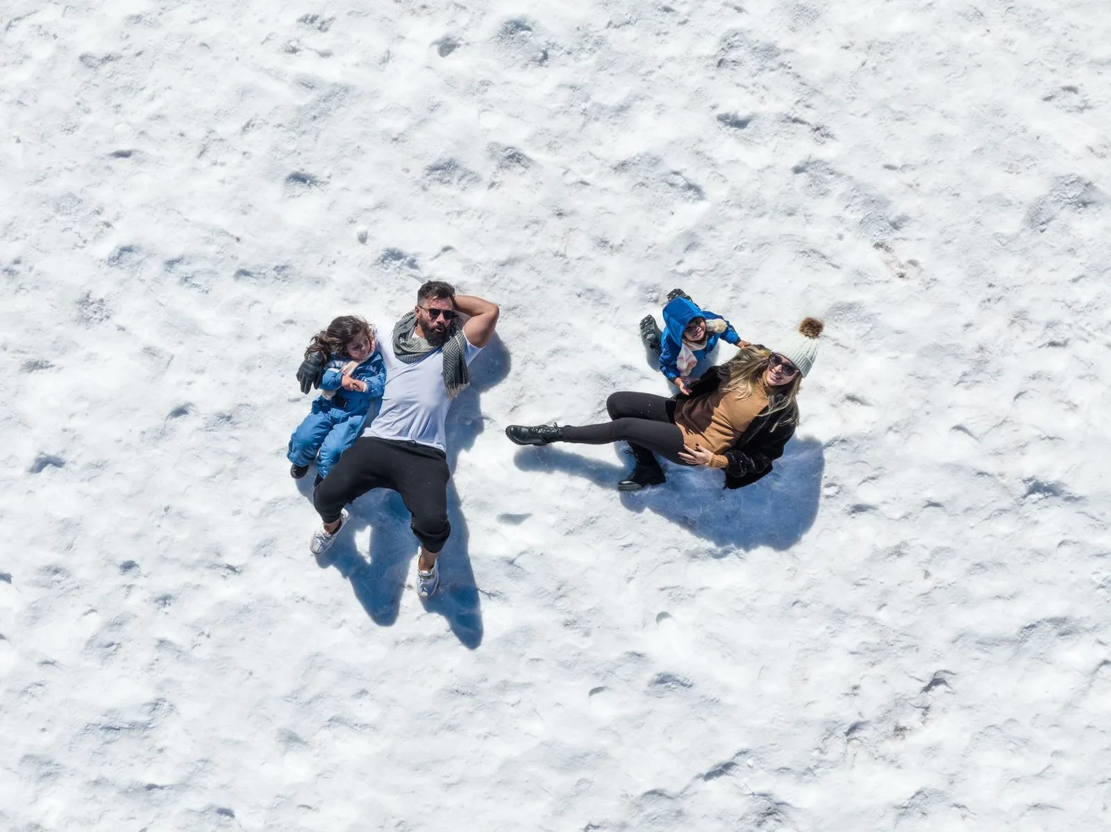 Jader Nogueira viaja com a família, aparece na neve e declara: “Amor”