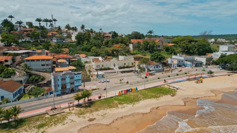 VÍDEO | Passeio aéreo mostra pontos históricos e naturais de Anchieta