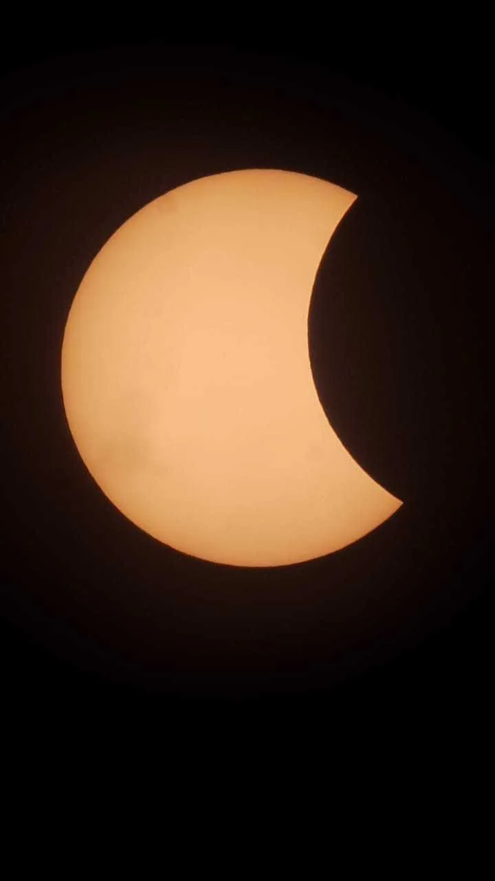 Incrível! Astrônomo consegue fotos exclusivas do eclipse solar. Confira!