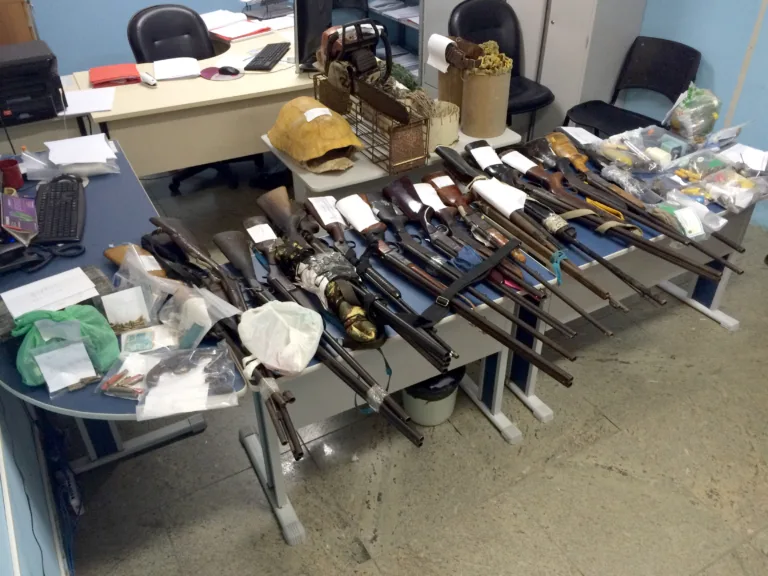 Operação Caipora apreende dez pessoas e 14 armas em Aracruz