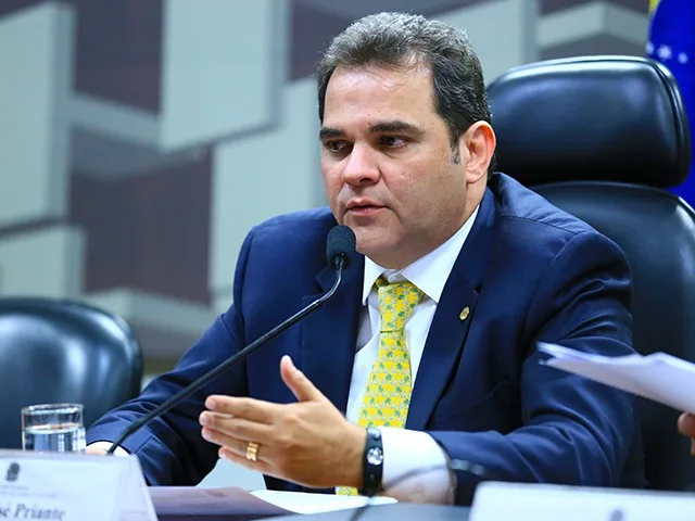 Presidente da Comissão quer votar nesta semana projeto de reforma dos militares