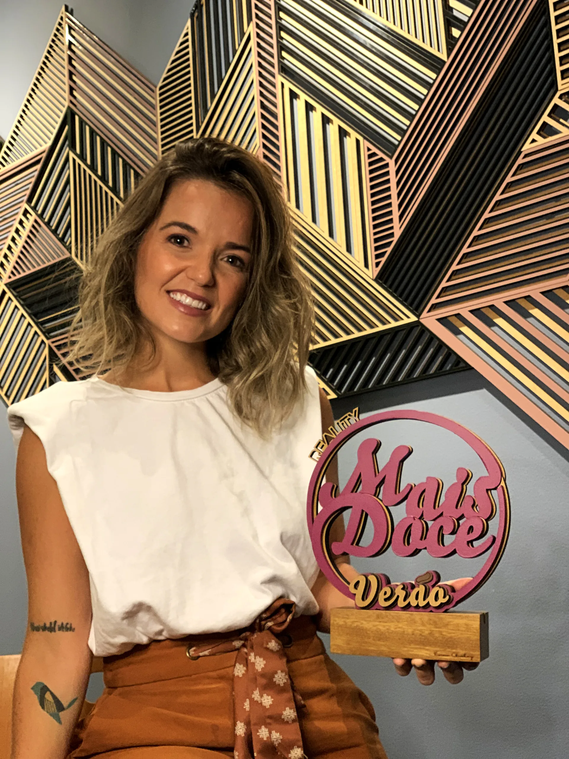 Mais Doce Verão: conheça Vivian Chiabay, artista responsável pelo troféu da grande campeã