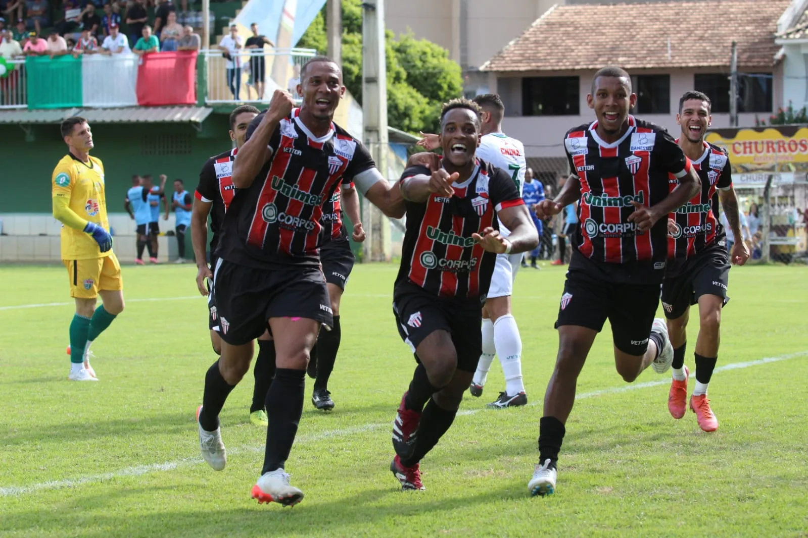 Serra vence de virada o Rio Branco VN e cola no G4 do Capixabão 2022