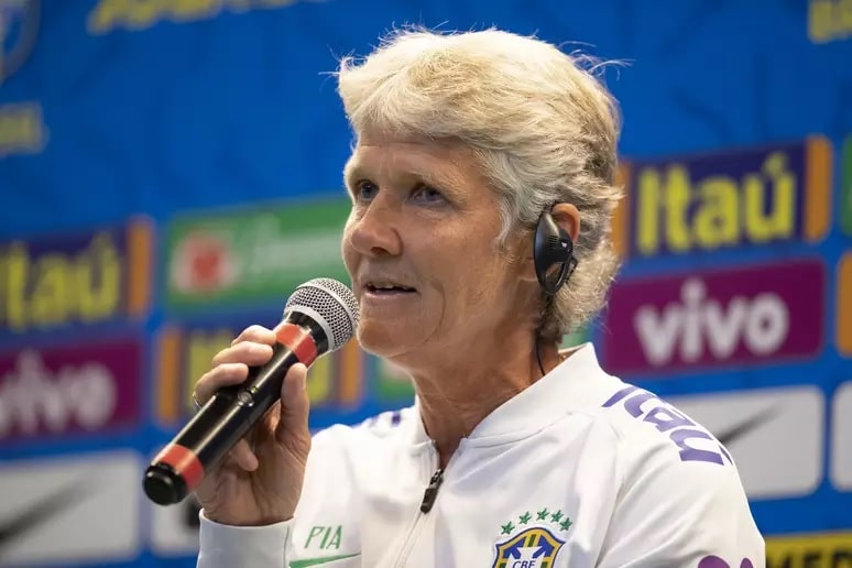 Liderança feminina que inspira é tema de aula gratuita com a técnica da seleção brasileira de futebol feminino