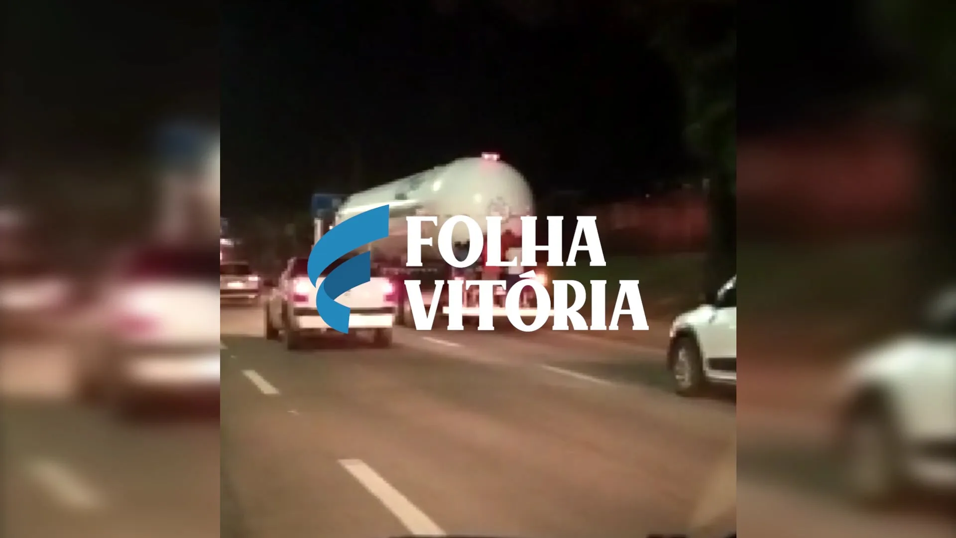 Crianças são flagradas pegando carona em traseira de caminhão na Serra