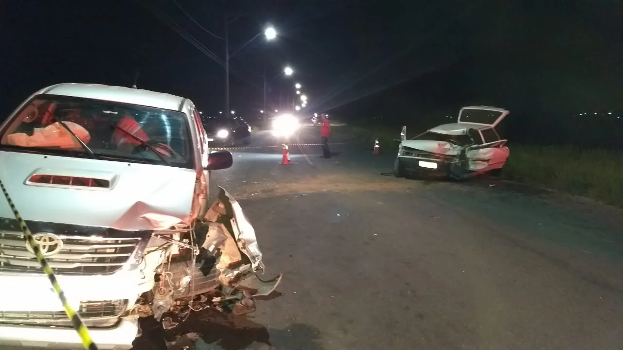 Homem morre após colidir em caminhonete na Serra; bebidas alcoólicas foram encontradas no veículo