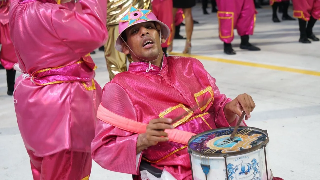 Carnaval Vitória: escolas dão show de inclusão nos desfiles do Sambão