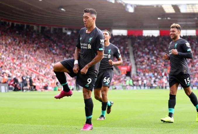 Com gol de Firmino, Liverpool vence o Chelsea em Londres e segue 100% no Inglês