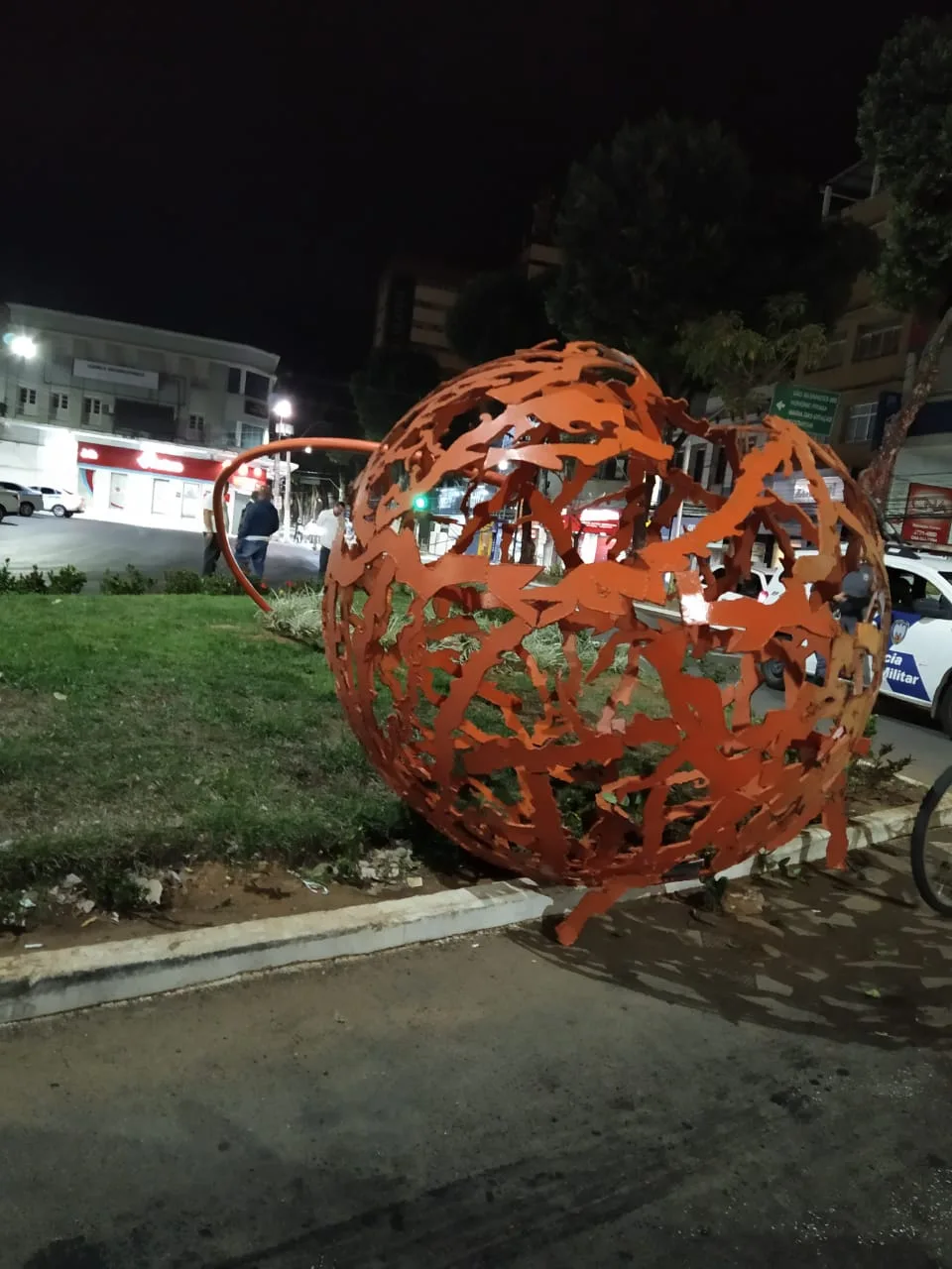 Veículo desgovernado danifica monumento histórico no centro de Colatina