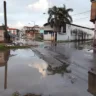 Objetos danificados pela chuva são recolhidos em Vila Velha