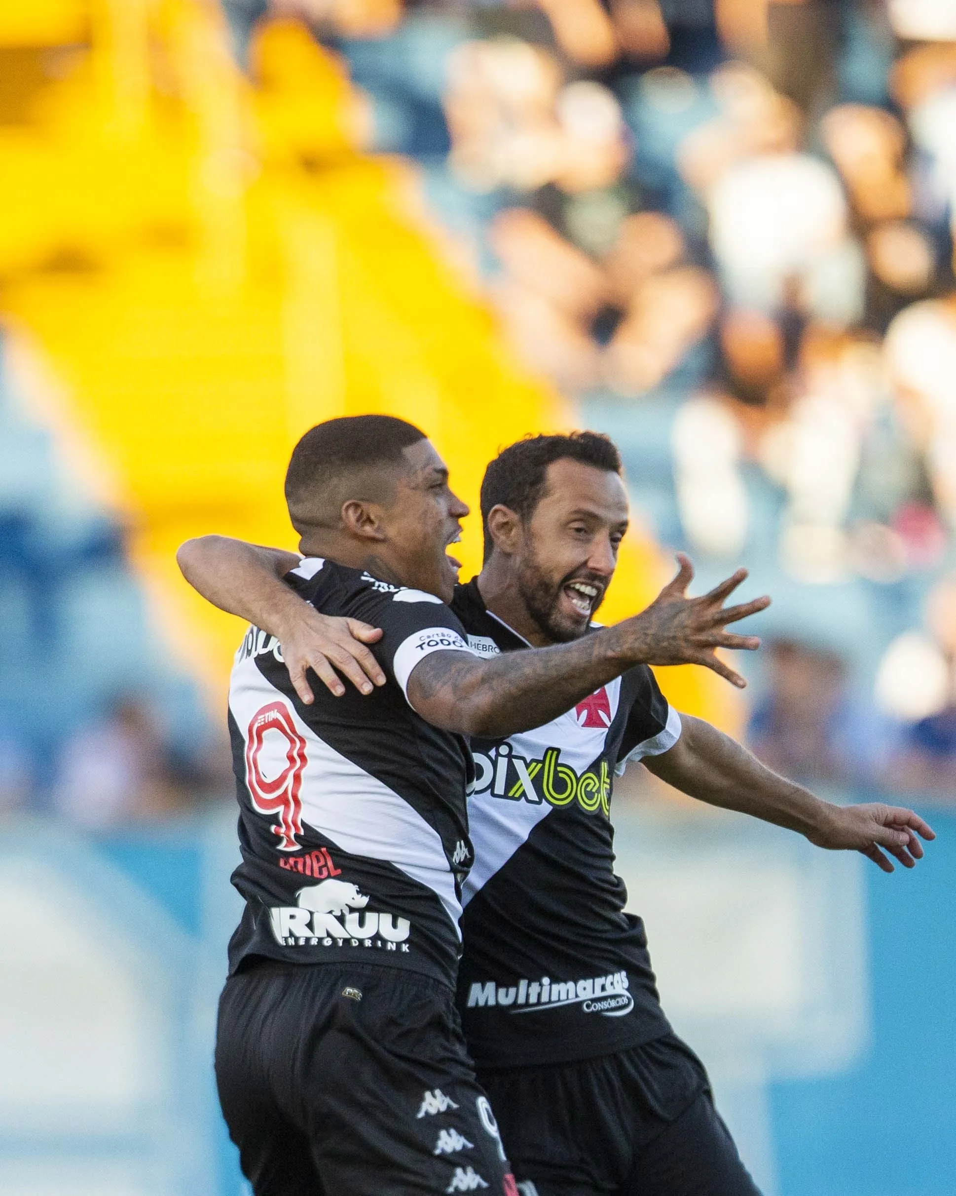 Vasco bate Londrina e assume 2º lugar da Série B na estreia de Maurício Souza