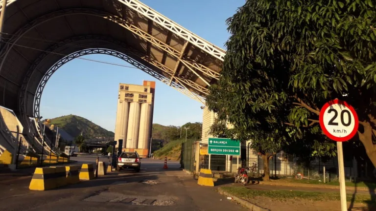 Homens armados invadem Porto de Capuaba e rendem funcionário, em Vila Velha