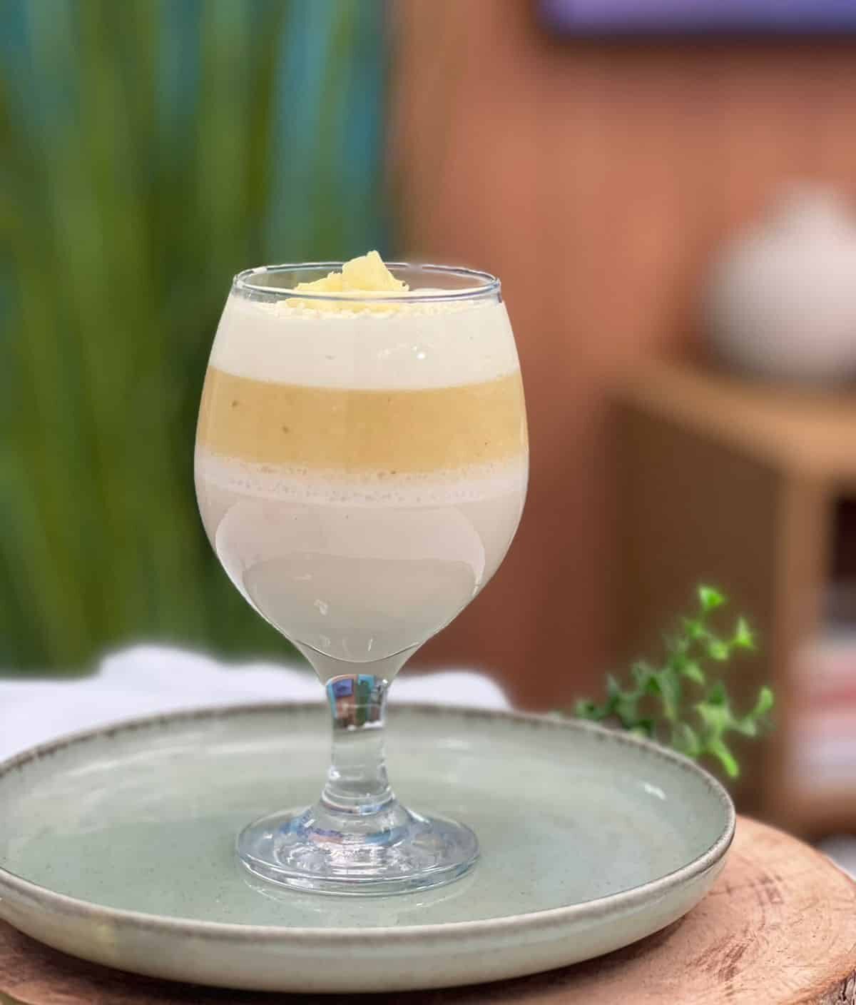 Doce fit: aprenda a fazer uma taça de creme de leite de coco com abacaxi