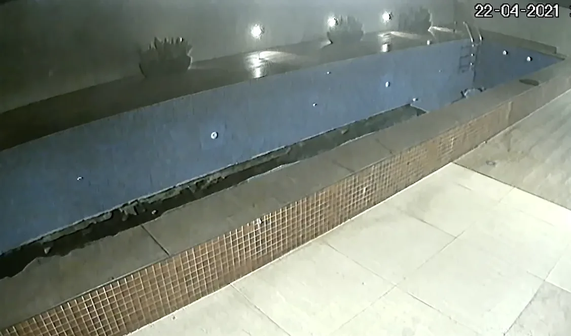 Vídeos mostram momento exato em que piscina desaba em prédio de Vila Velha