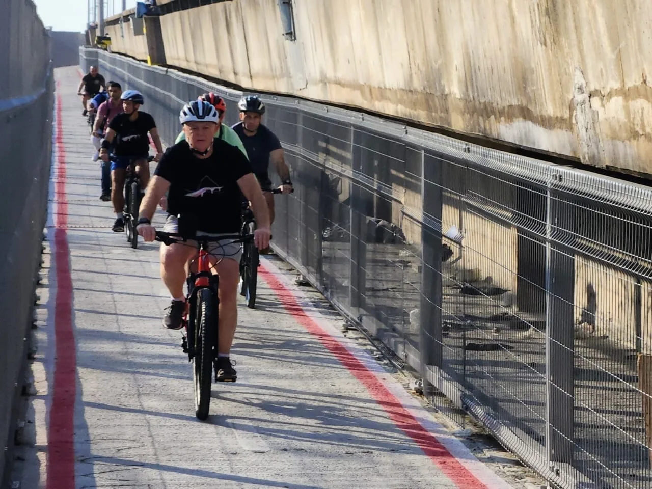 Casagrande atravessa ciclovia e avalia primeiros dias de mudanças na Terceira Ponte