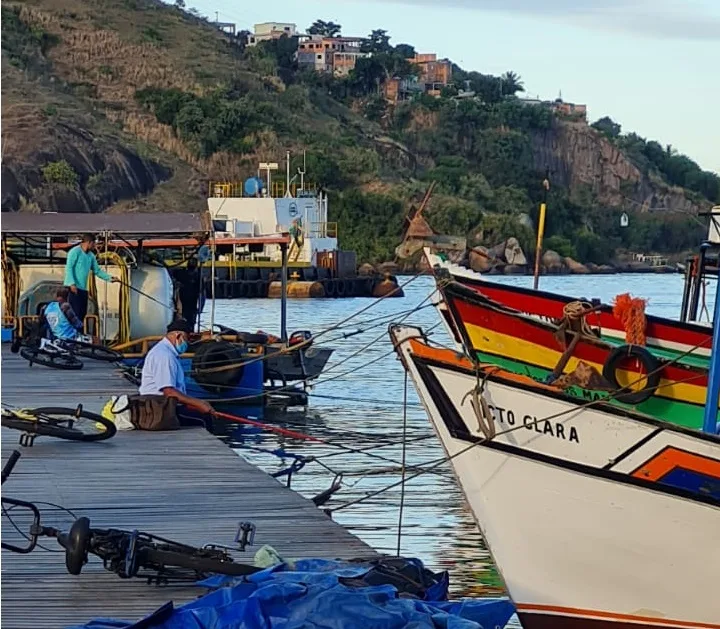 Mecânico naval é encontrado morto ao lado de embarcação na Enseada do Suá