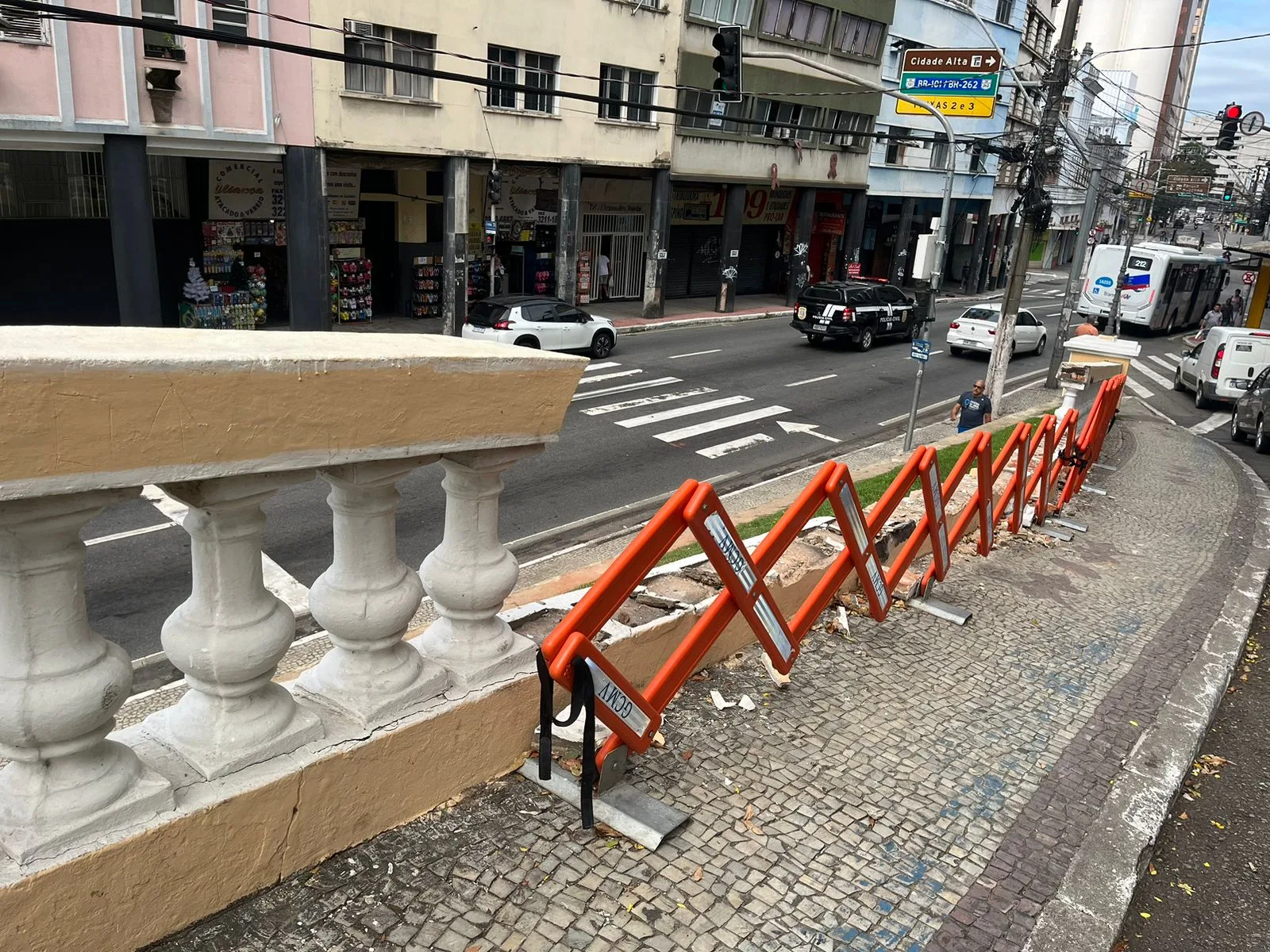 Após acidente com caminhão, quem vai restaurar mureta histórica do Palácio Anchieta?