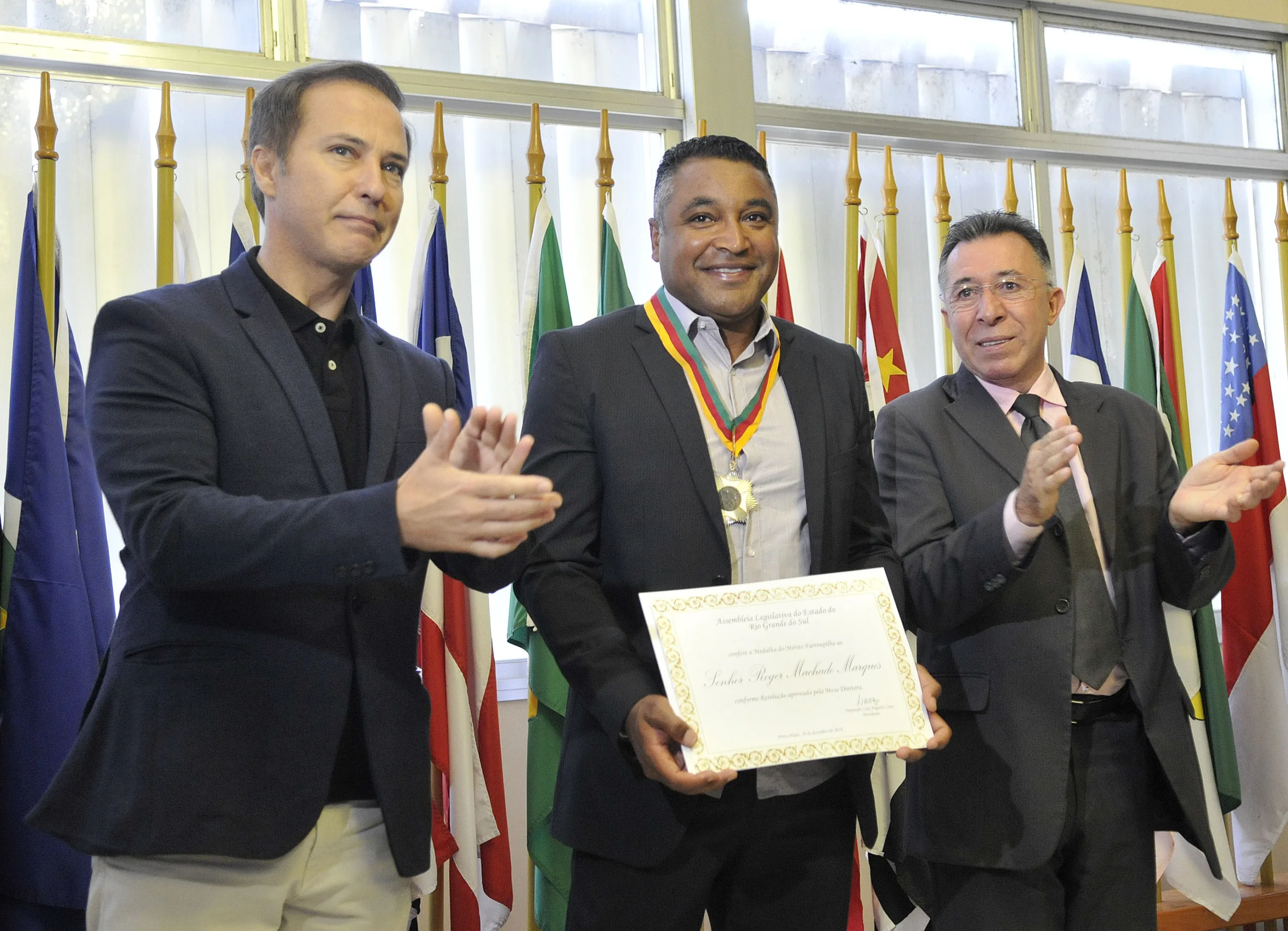 Roger Machado é homenageado no Sul por luta contra o racismo