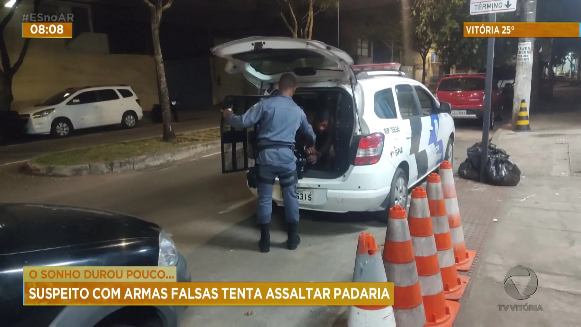 Suspeito com armas falsas tenta assaltar padaria