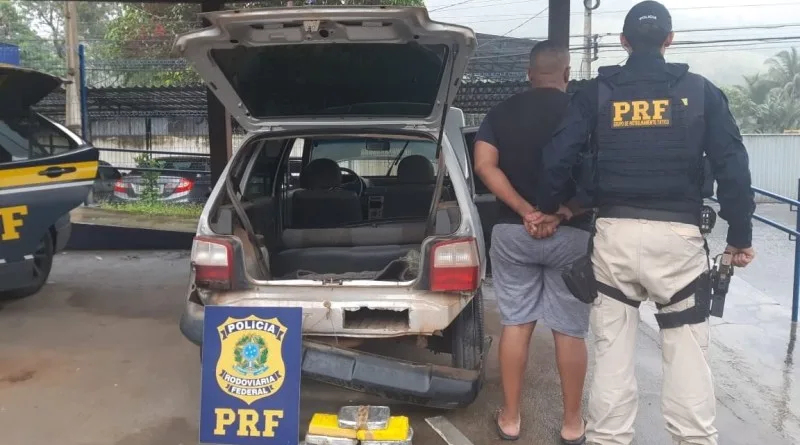 PRF apreende 7,5 Kg de material para produção de cocaína na BR 101, em Viana