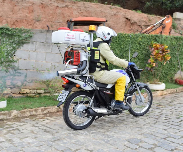 Moto-fumacê atende a 66 áreas de Cachoeiro neste mês