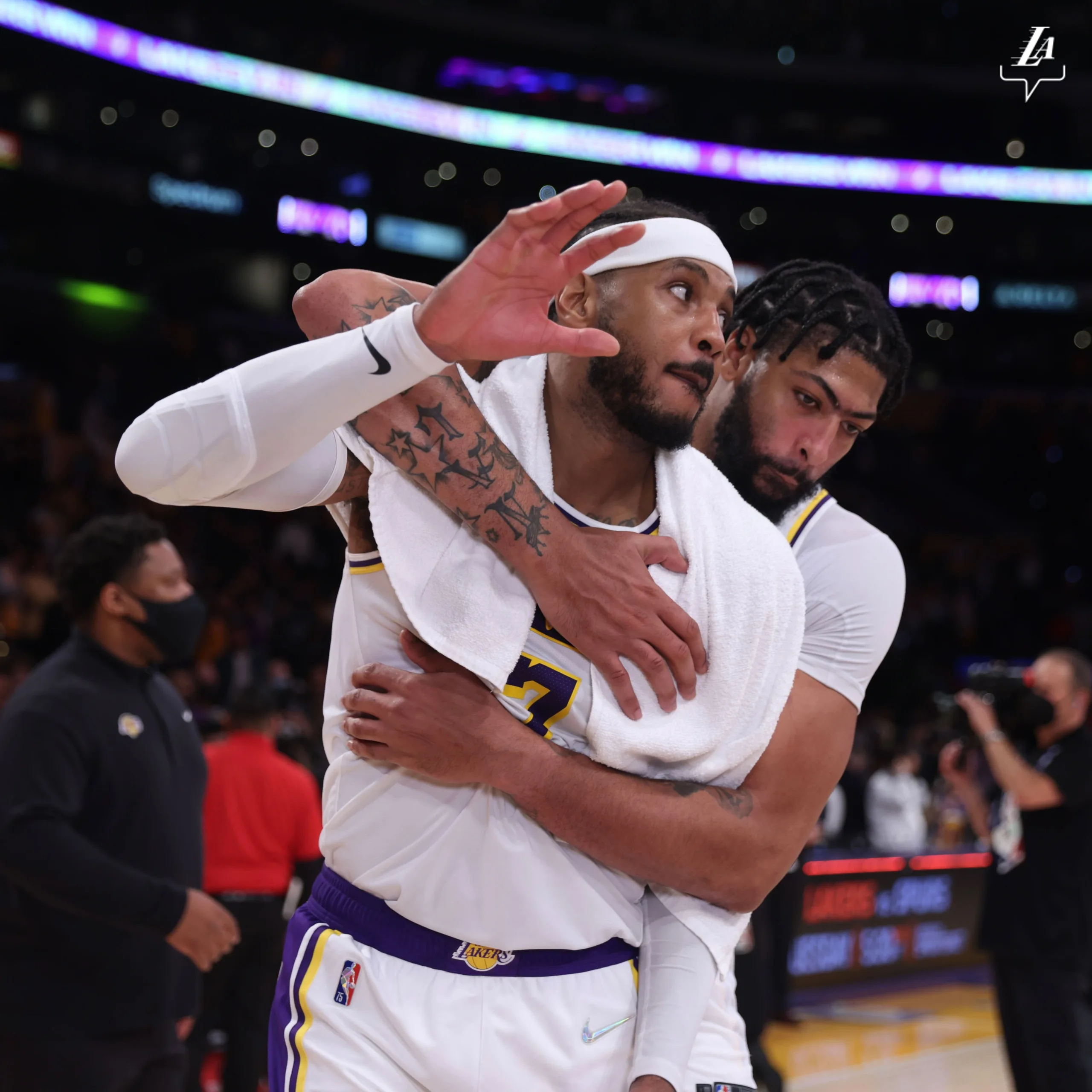 Lakers vencem Grizzlies e conquistam a 1ª vitória na NBA