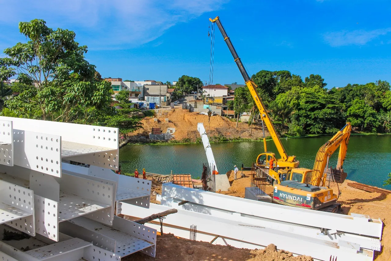 Prefeitura inicia nova etapa de construção de passarela em bairros de Linhares