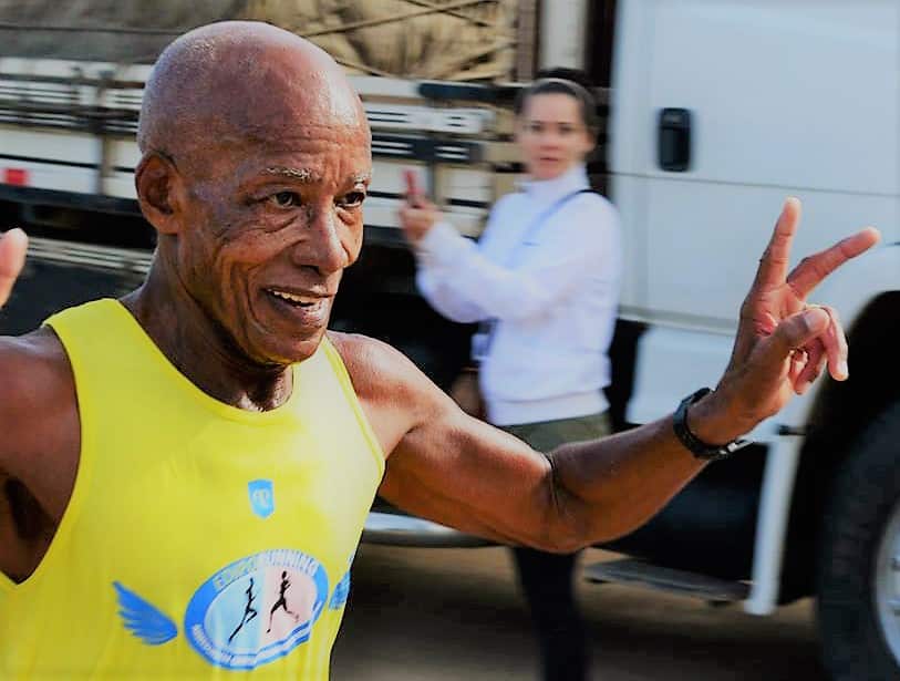 Sem andar há um ano, maratonista agredido pelo filho faz planos para voltar a correr