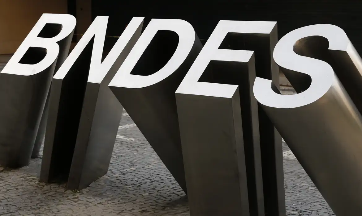 BNDES abre concurso com salário de R$ 20,9 mil para nível superior