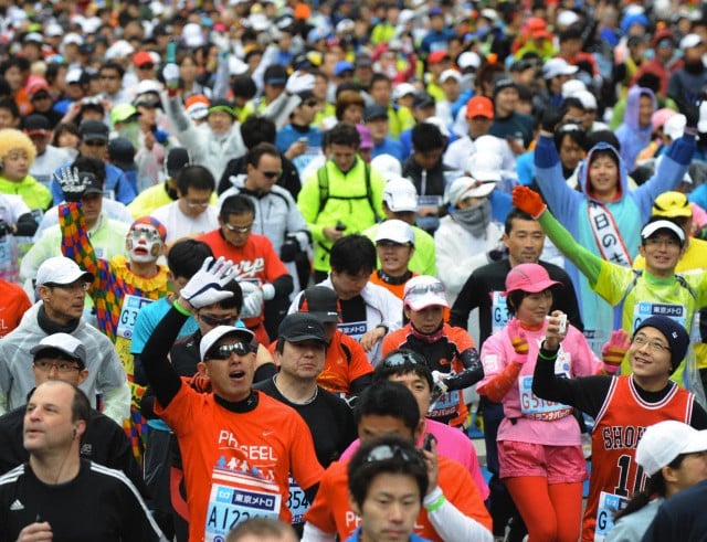 23 Feb 2014, Tokyo, Japan — (140223) — TOKYO, Feb. 23, 2014 (Xinhua) — Runners participate in the Tokyo Marathon in Tokyo, Japan, Feb. 23, 2014. About 35,000 people took part in this event. (Xinhua/Stringer) — Image by © Stringer/Xinhua Press/Corbis