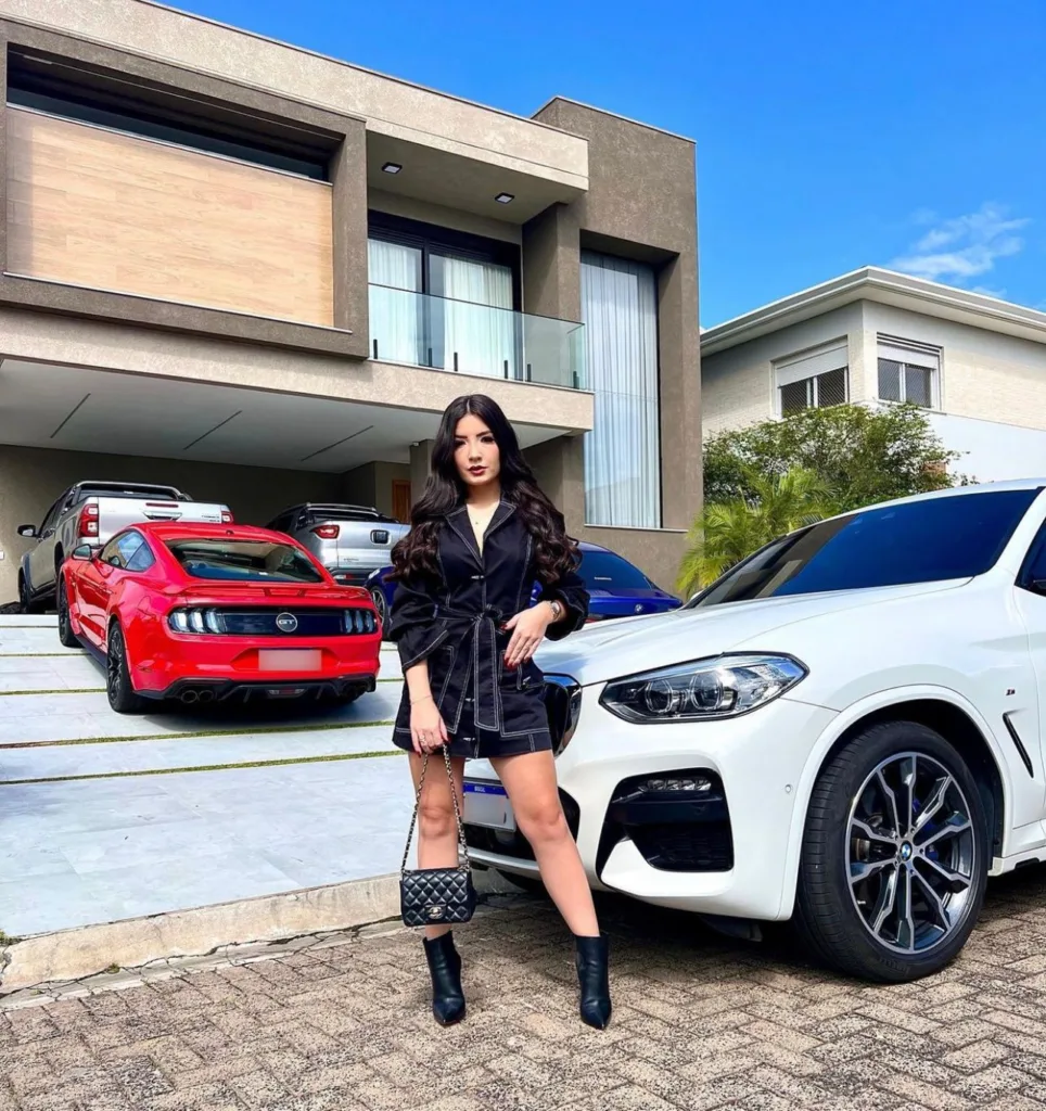 Influencer Mikaele Gomes ensina a como ganhar dinheiro na web e bomba Influencer Mikaele Gomes ensina a como ganhar dinheiro na web e bomba