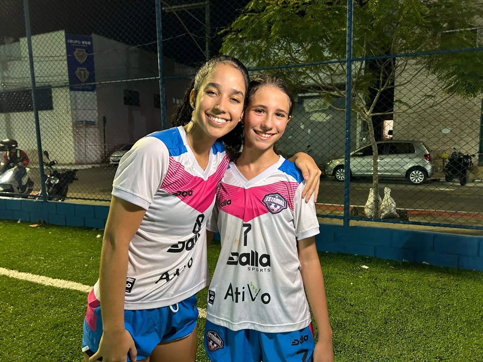 Donas da taça estreiam com o pé direito na Copa Vitória das Comunidades