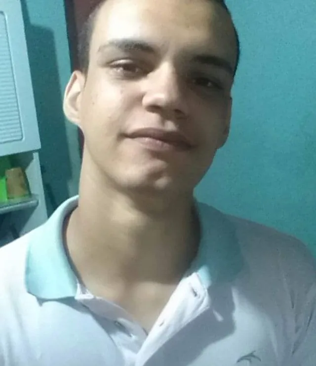 Jovem de 24 anos é assassinado enquanto saía de casa, na Serra