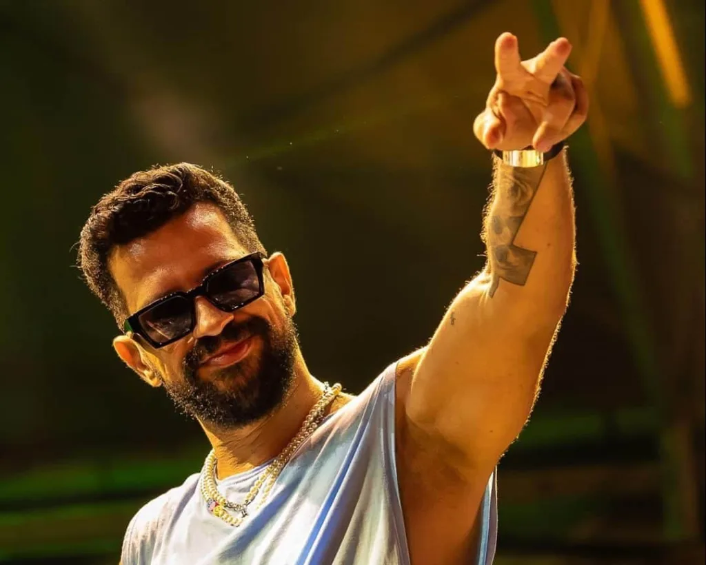 Dennis DJ, Menos é Mais, Mumuzinho e Sorriso Maroto se apresentam em Guarapari no fim de semana Dennis DJ, Menos é Mais, Mumuzinho e Sorriso Maroto se apresentam em Guarapari no fim de semana