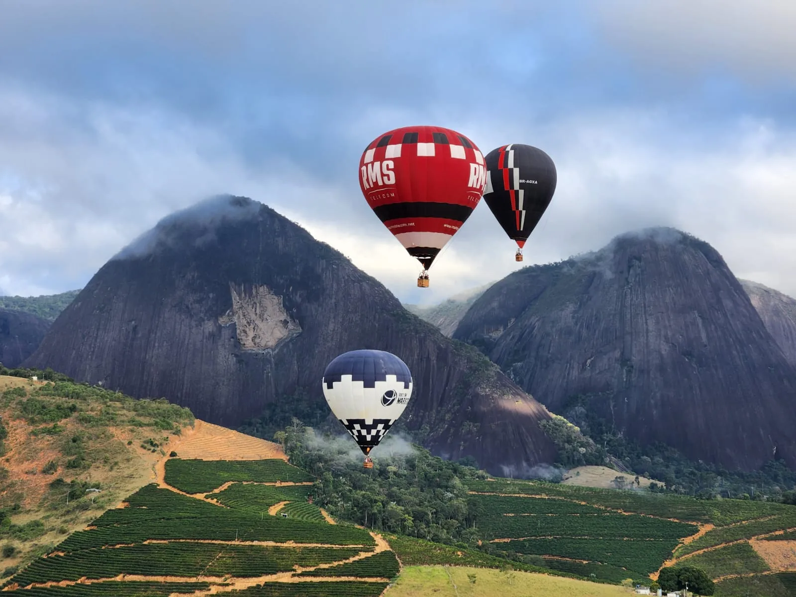 Capadócia capixaba? Festival de balões colore o céu do Espírito Santo