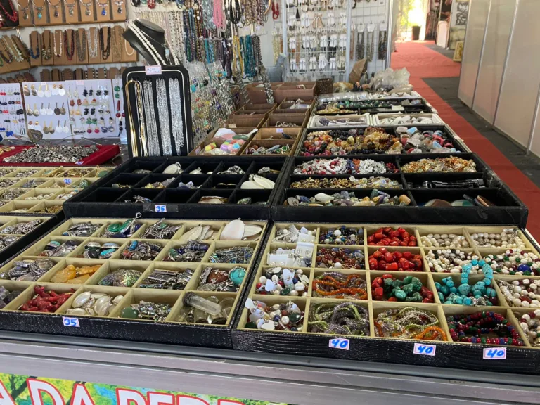 Feira internacional de artesanato continua em Vitória até domingo