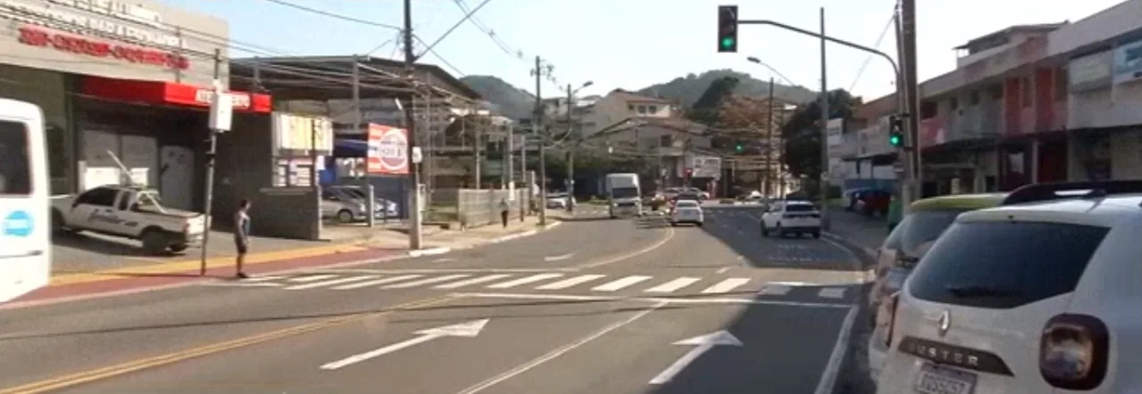 VÍDEO | Confronto entre homem com metralhadora e PMs assusta moradores em Vitória