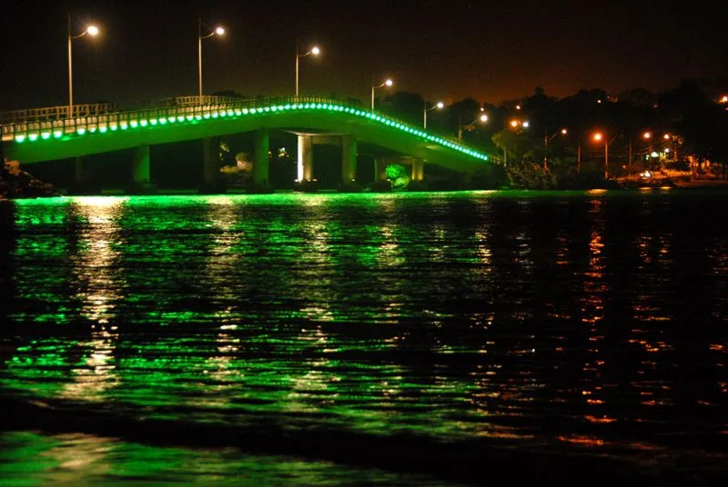 Iluminação de Natal na ponte da Ilha do Frade