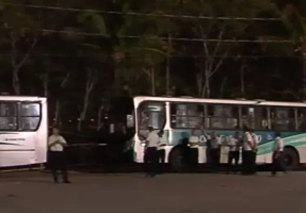 Rodoviários são rendidos e assaltados em ponto final durante pausa para jantar