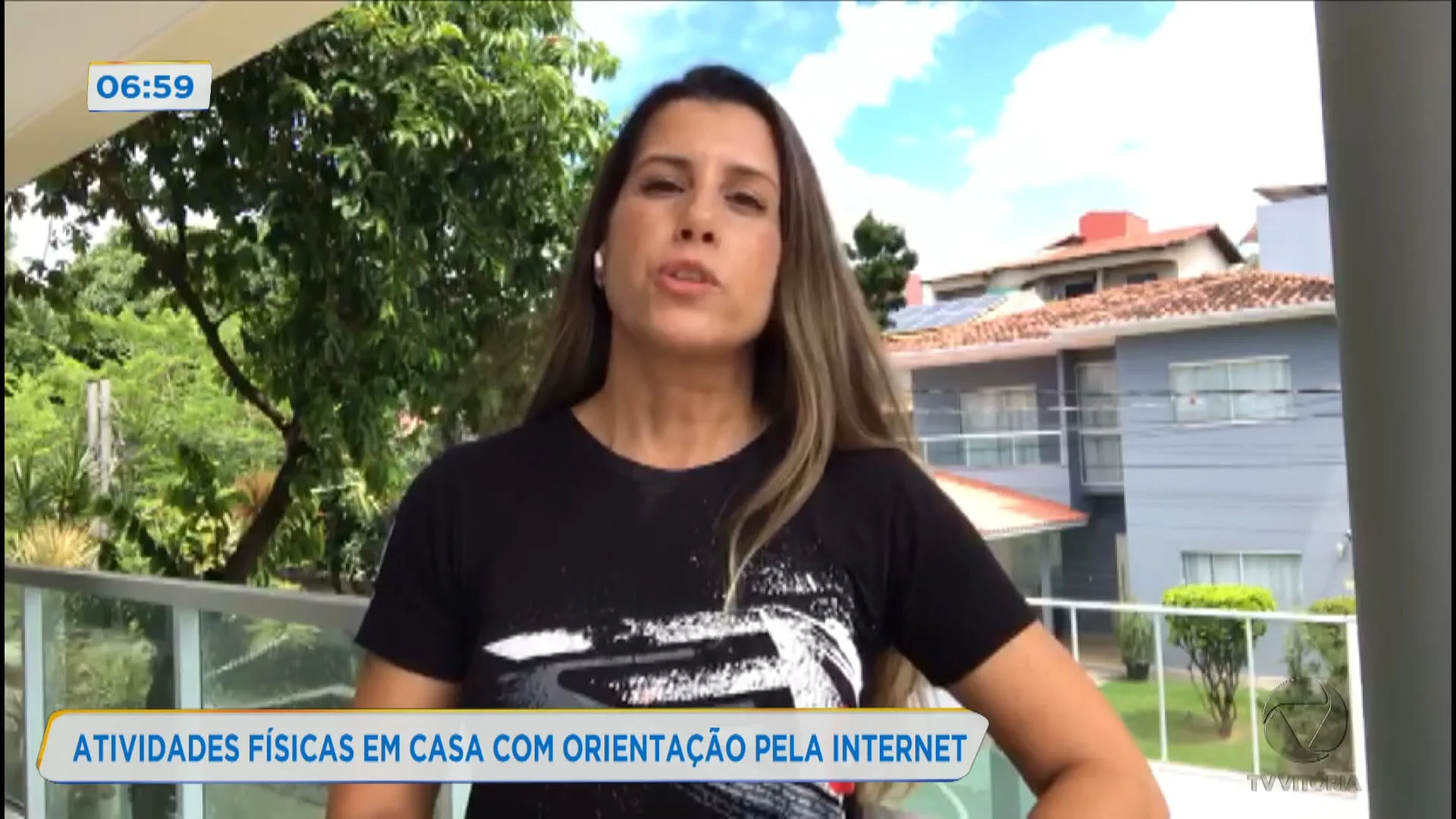 Capixabas fazem atividades física em casa com orientação pela internet