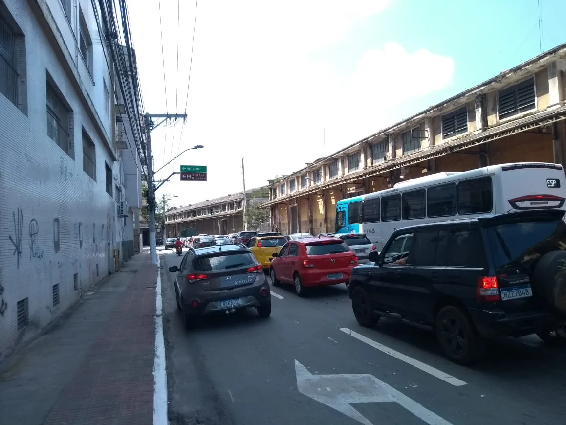 Interdições em ruas do Centro de Vitória deixam trânsito lento; veja as alterações