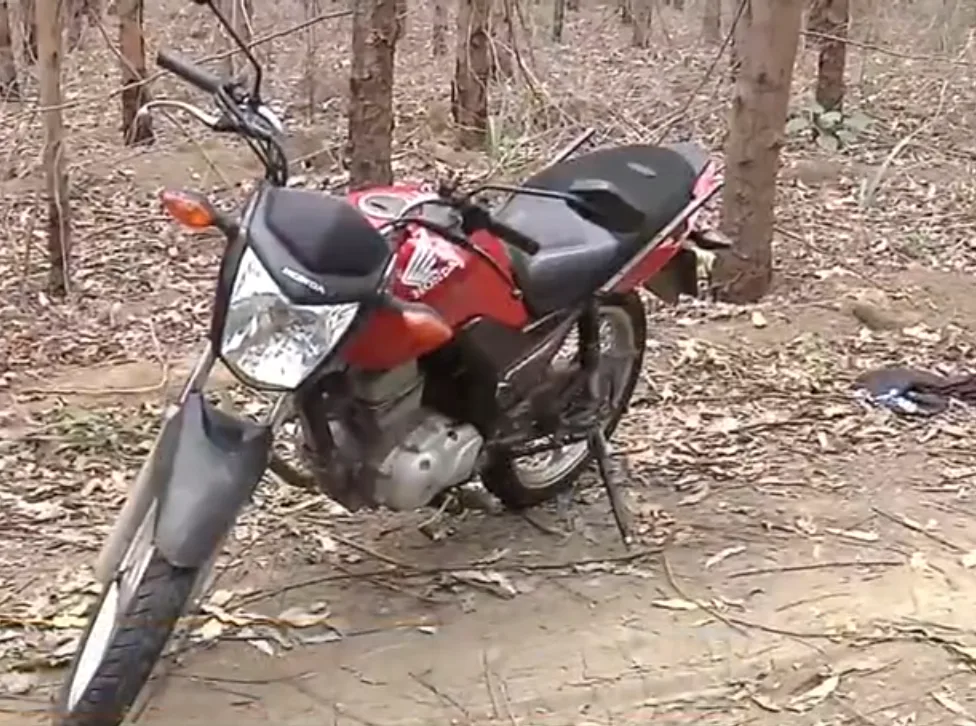 Moto de homem que desapareceu após entregar remédios é encontrada em matagal na Serra