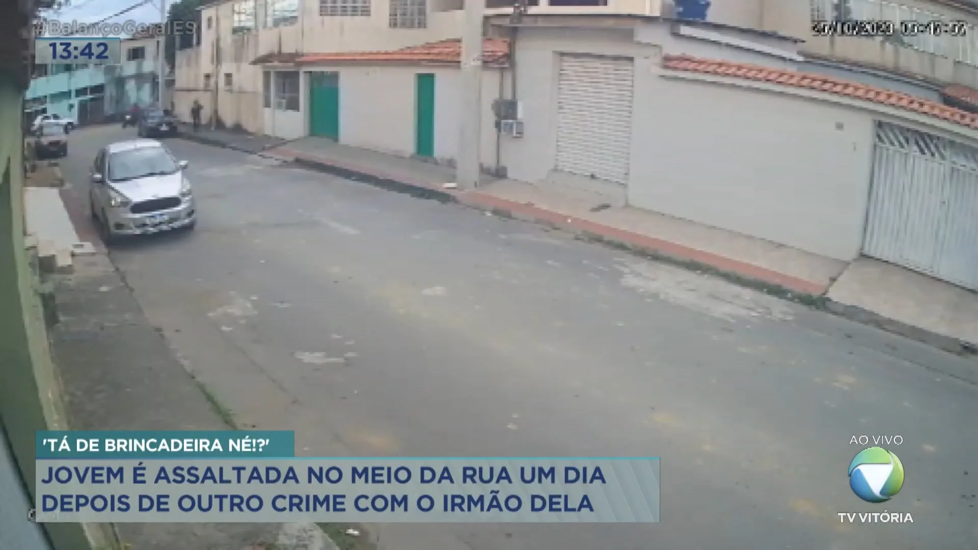 Jovem é assaltada no meio da rua e tem o celular levado