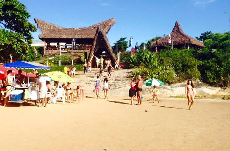 Moradores reclamam de transtornos causados por beach club em Guarapari