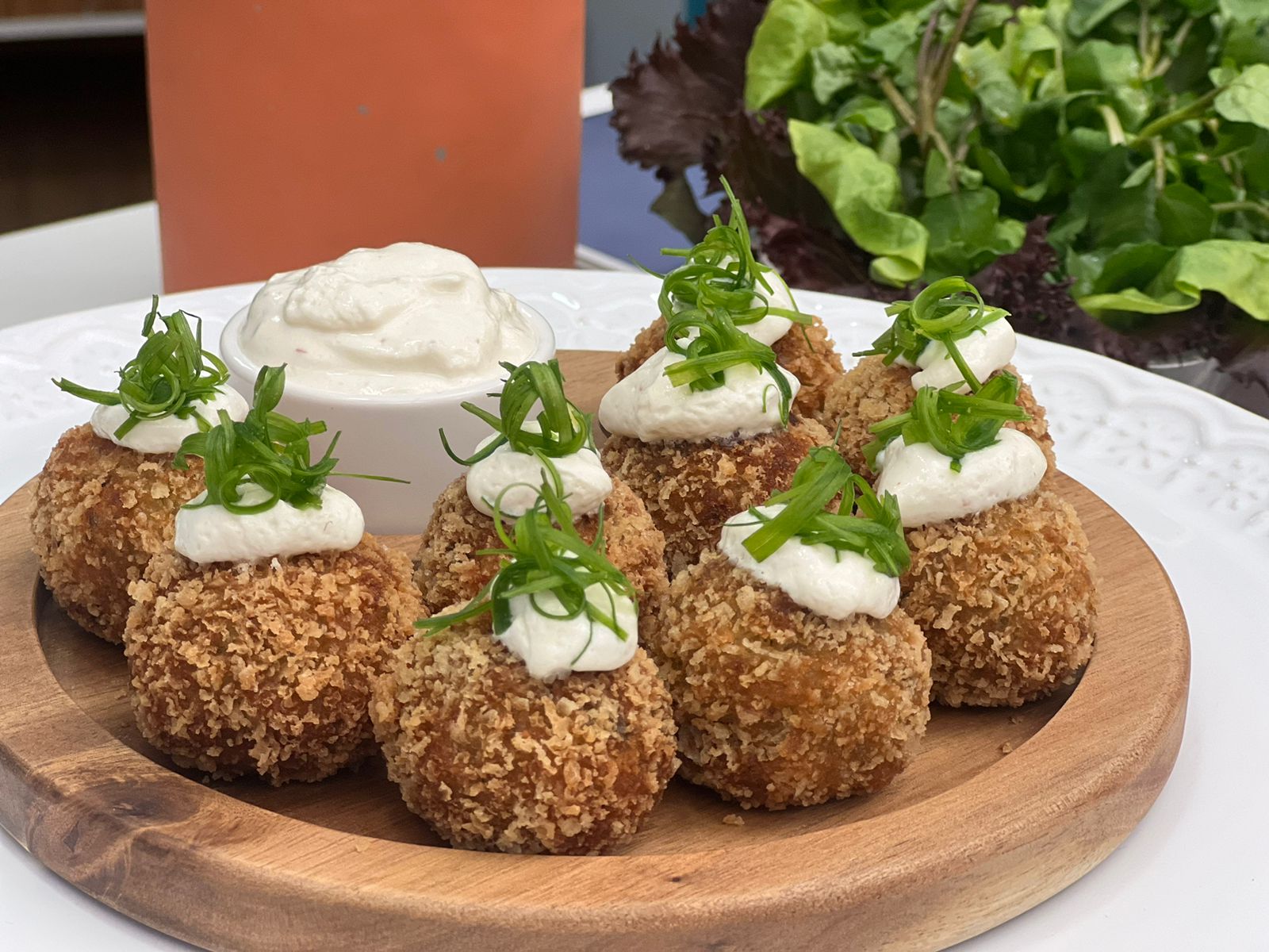 Surpreenda-se com a receita de croquete de merluza e banana da terra